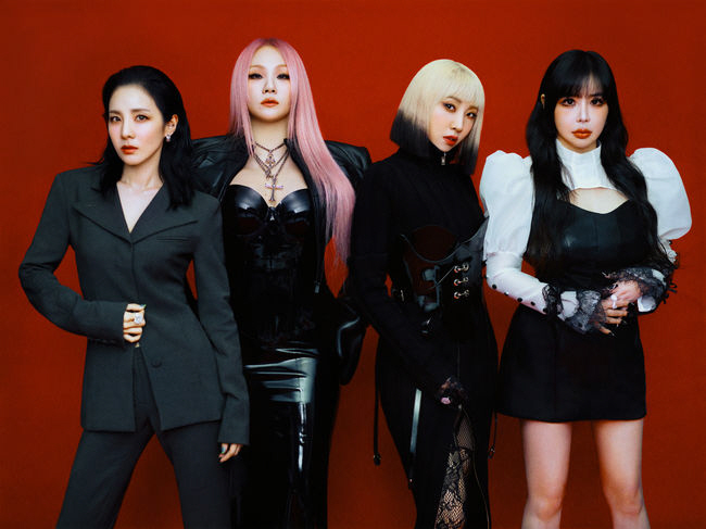 [공식] "8년 만에 극적 만남 성사"…양현석·2NE1, YG 신사옥서 …