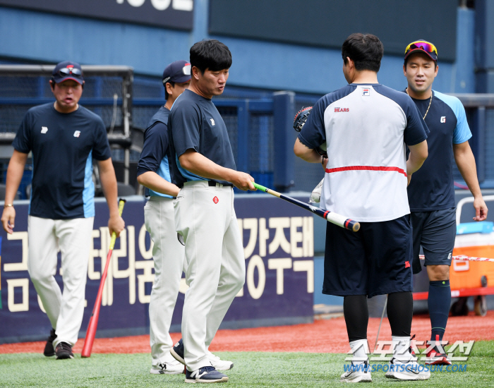 '양의지 어제 너무 한거 아니야' 만루포 치고 다음날 윤동희 사인받으러 …