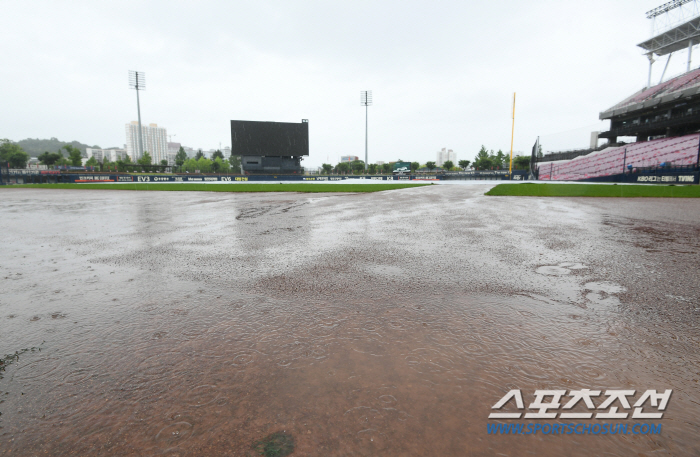 '역대급 흥행'...천만관중 향해 달릴 KBO, 장맛비 변수될까[SC초점…