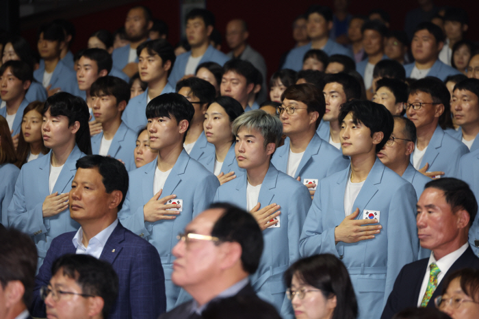 "파리,원팀코리아의 영광된 도시 되길!" 대한민국 선수144명X지도자11…