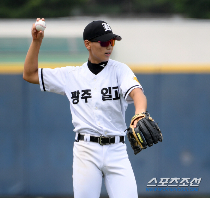 고교 2학년인데 150km 강속구...그런데 "전 타자가 좋아요" 이도류…