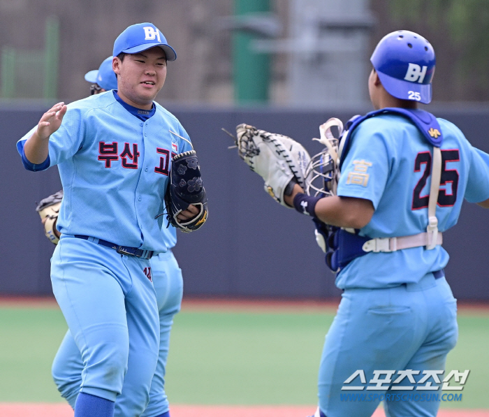 부산의 천겸, 마산의 주태준...앞에서 끌고 뒤에서 밀며 8강행 역투 […