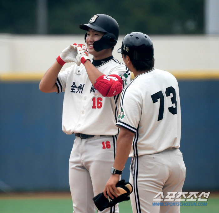 '칼제구 이호민·강속구 정우주' 전주고 청룡기 4강 진출...드래프트 1…