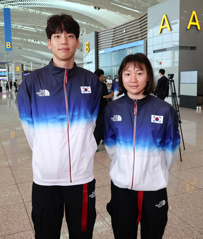 수영 黃金세대 결전지 파리 출국...이정훈 총감독"메달3개 목표" ...…