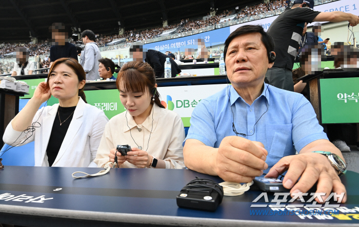 "시각장애인 야구직관 즐길 권리 되찾던 날" 80년대생 김예지 의원X장미…