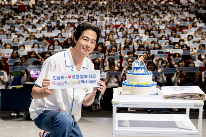 조인성, 열도 뜨겁게 달궜다…日 도쿄→오사카 팬미팅 성료