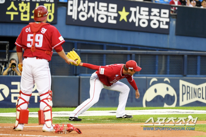 'LG만 만나면 작아지네' 9년 만에 8실점 조기 강판...김광현에게 악…