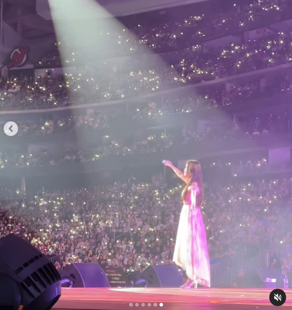 아이유, 핑클 이진도 직관한 뉴욕 콘서트 후기..감동 떼창