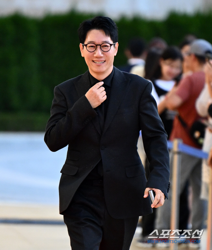 [포토] 지석진 '기분 좋은 하루'