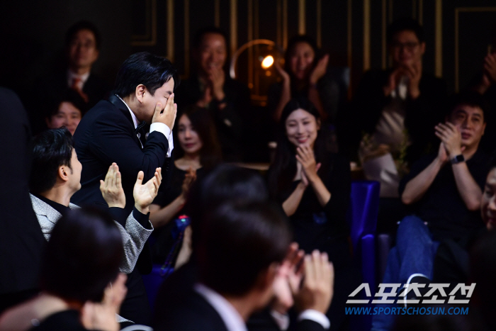 [포토] 곽준빈 '눈물나는 청룡시리즈어워즈 신인상 수상'