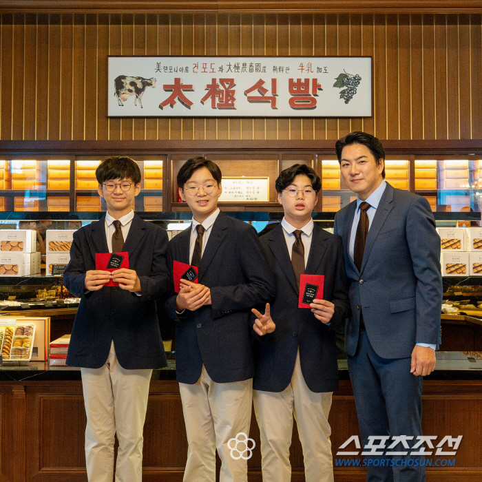 [SC이슈] 송일국- 삼둥이 대한민국만세, 태극당 '모나카' 아이스크림 …