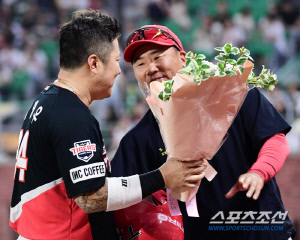 41세 맏형의 한방, 사령탑도 고개 숙였다 