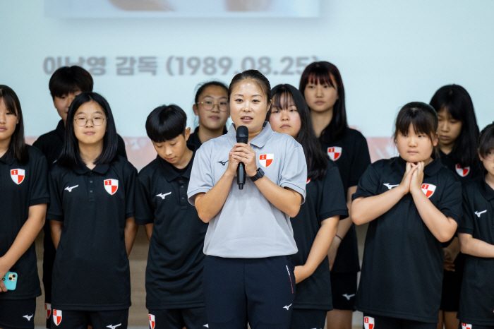 부산, 프로구단 최초 엘리트 유소녀 축구팀 창단…역사적인 첫 걸음 뗐다