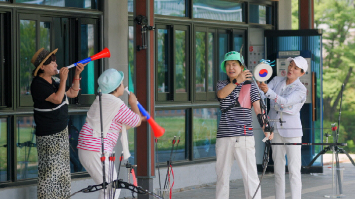 송승환 “출연료=아파트 한 채 값..부모님 빚으로 다 날려” (같이삽시다…