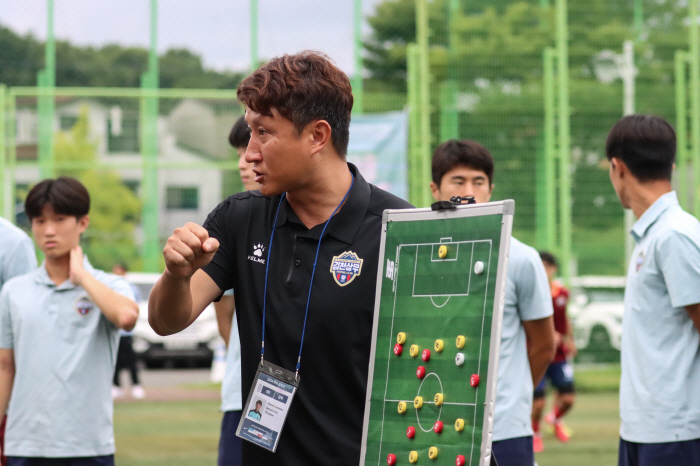 "이도헌 3골→노현준 2골" 김천 상무 U-18도 대단, 유스 정상까지 …