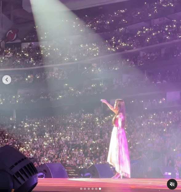 아이유, 美 감동시킨 팬♥..비행기 결항에 차로 10시간 달려 공연 [S…