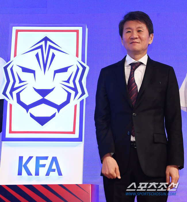 정몽규 KFA 회장의 승부수, 30년 축구 인생 담은 '축구의 시대' 출…