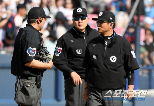 김광현 항의는 시작에 불과했다. '사상초유' 주심의 S판정마저 뒤집어졌다…