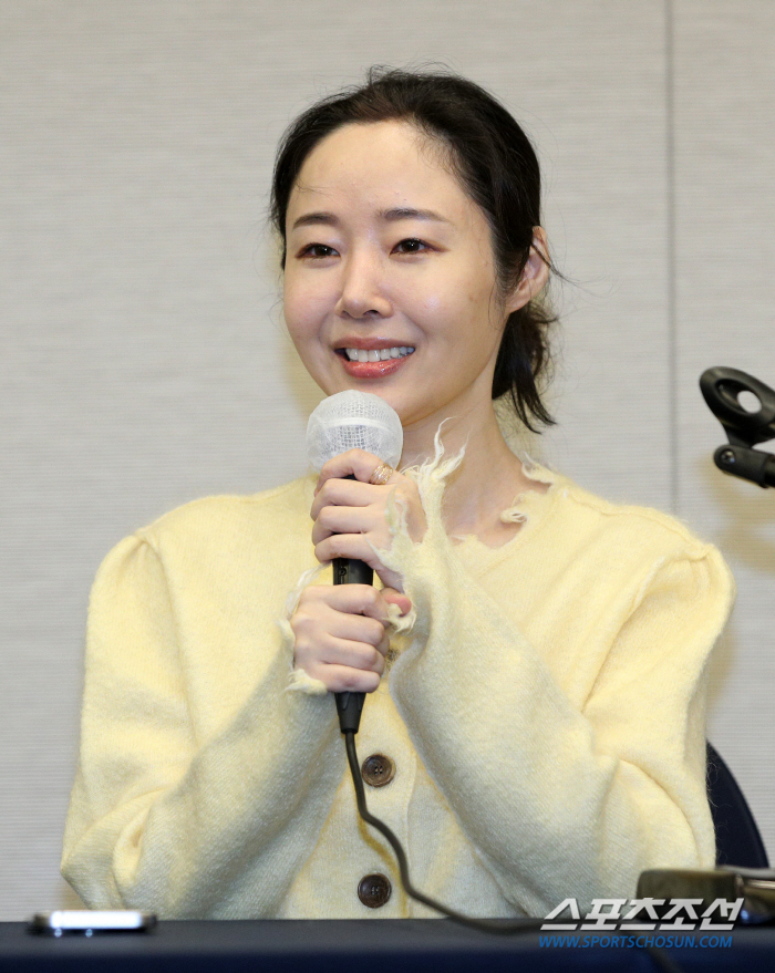  "뉴진스 돼지초딩·페미 극혐"…민희진 카톡 또 유출, 여론 반전될까