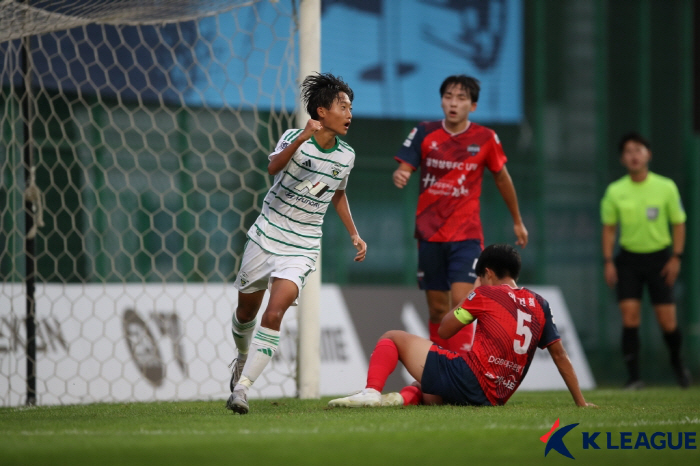 [현장리뷰]"승우형,저희 잘했죠?" 전북 U-18팀, 김천 4-1로 꺾고…