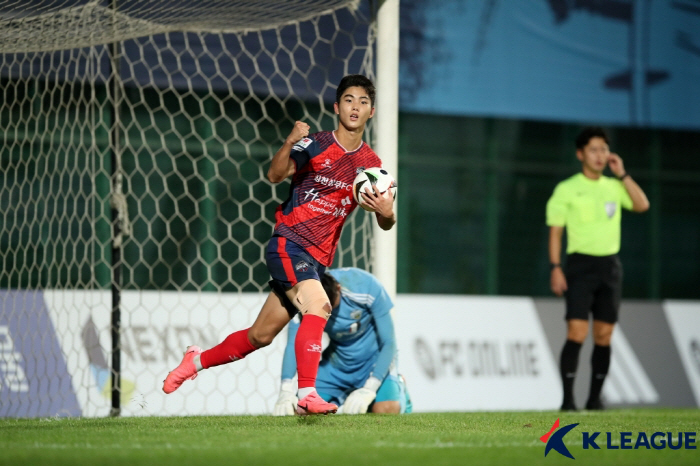 [현장리뷰]"승우형,저희 잘했죠?" 전북 U-18팀, 김천 4-1로 꺾고…