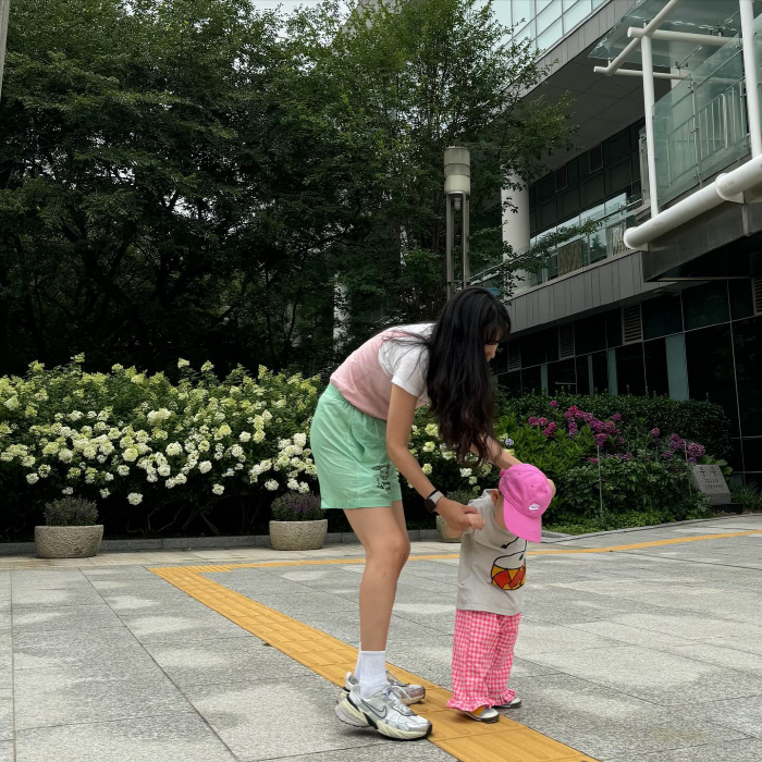 윤승아, 子와 입부터 '붕어빵' 엄마와 아들 "나를 진짜 많이 닮아" (…