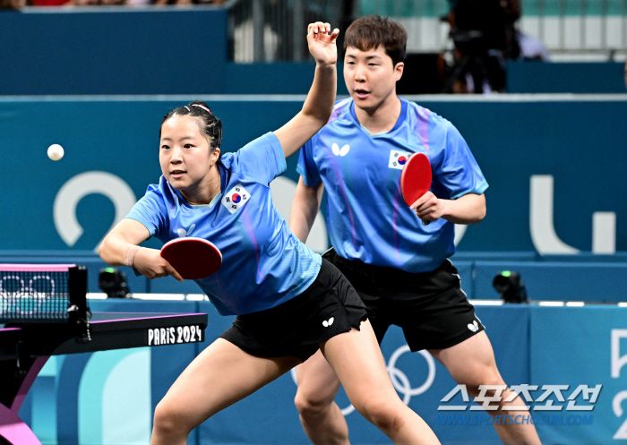 [올림픽]'세계랭킹 1위 中 압박' 신유빈-임종훈, "잘 싸웠어도 진 건…