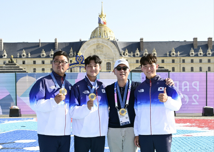 한국 양궁 남녀 단체전 금메달 싹쓸이…'승리 요정' 정의선 회장과 전종목…