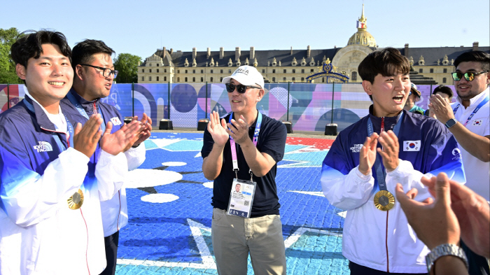 한국 양궁 남녀 단체전 금메달 싹쓸이…'승리 요정' 정의선 회장과 전종목…