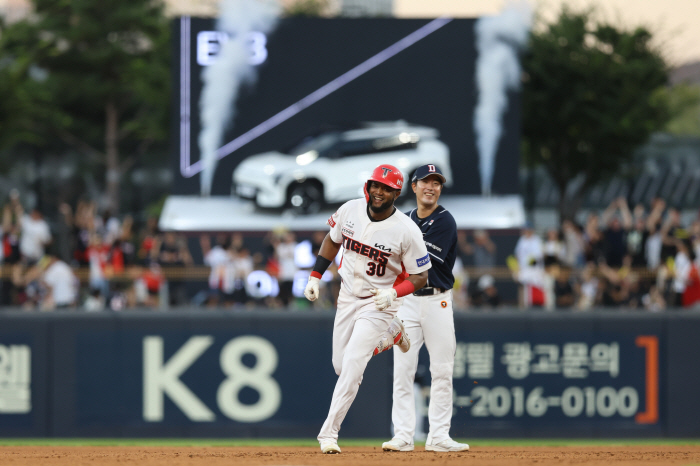 '개장 이후 두 번째' 기록인데 웃지 못했다…'21세기 최소 경기 기록 …