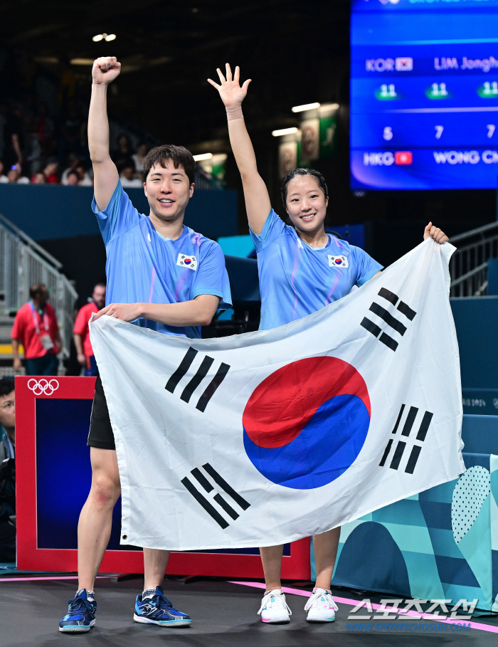 '뼈자란 허리로 투혼 銅' 임종훈 "병역특례? 유빈이와의 키워드는 도전이…