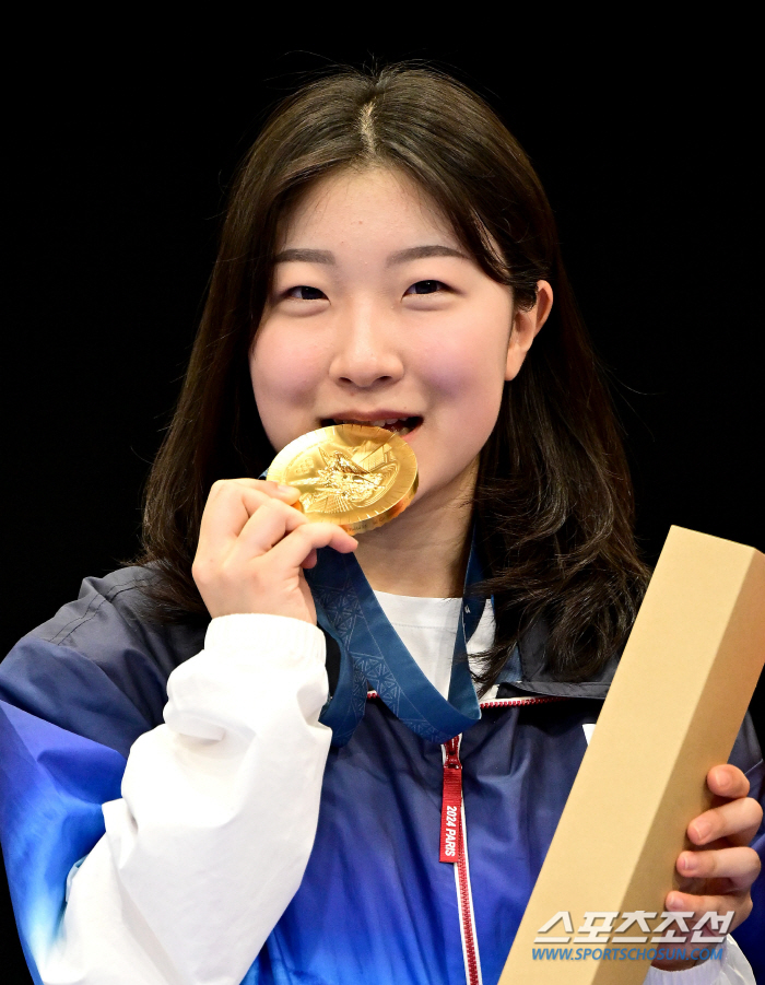 [올림픽] "어차피 세계 짱은 나" 여고생 패기 반효진 → 16세 금메달…