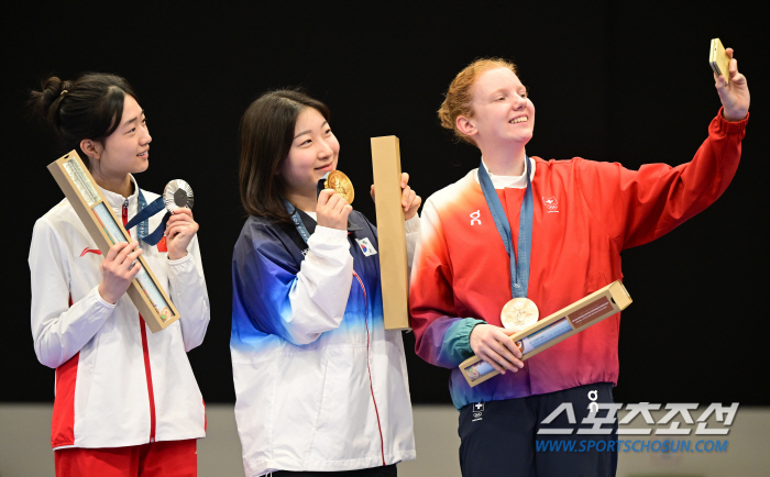 [올림픽] "어차피 세계 짱은 나" 여고생 패기 반효진 → 16세 금메달…