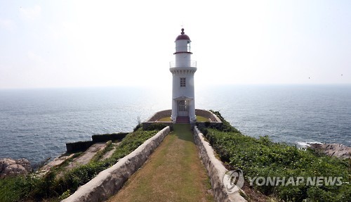 "하얀 등대 기다리는 어청도로 반값 여행"…군산시, 70팀 모집