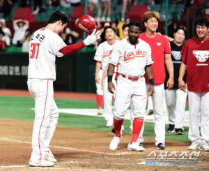 '친정 식구들 울린 맹활약' 5연승 이끈 오태곤, 12회말 극적인 끝내기 투런포[인천히어로]