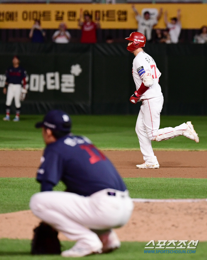 '친정 식구들 울린 맹활약' 5연승 이끈 오태곤, 12회말 극적인 끝내기…