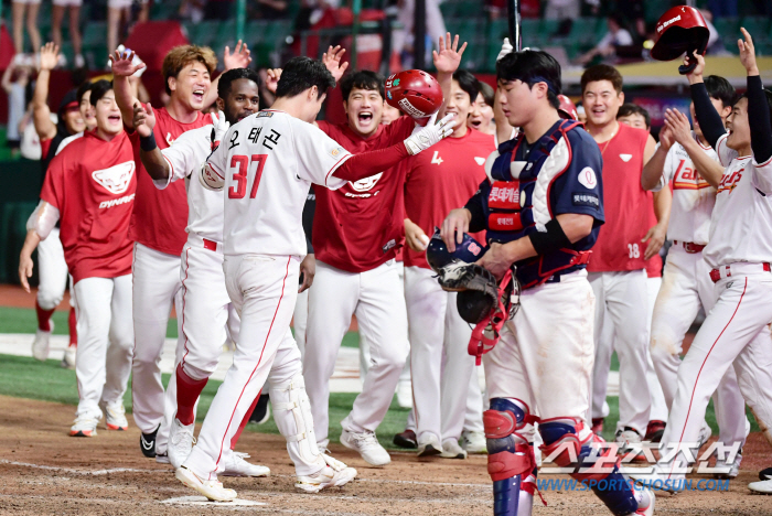 '친정 식구들 울린 맹활약' 5연승 이끈 오태곤, 12회말 극적인 끝내기…