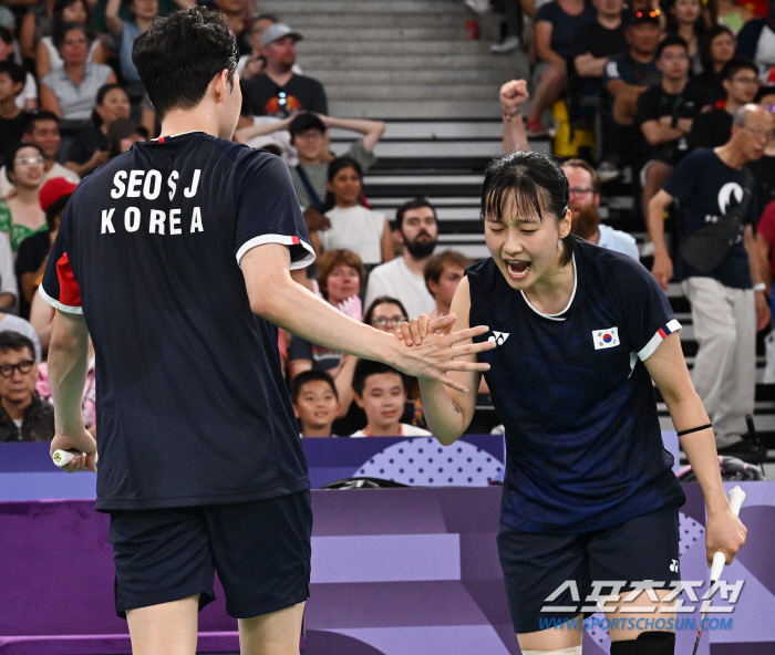 '패자는 없었다' 배드민턴 혼복 4강에서 펼쳐진 코리안더비, 명승부 끝 …