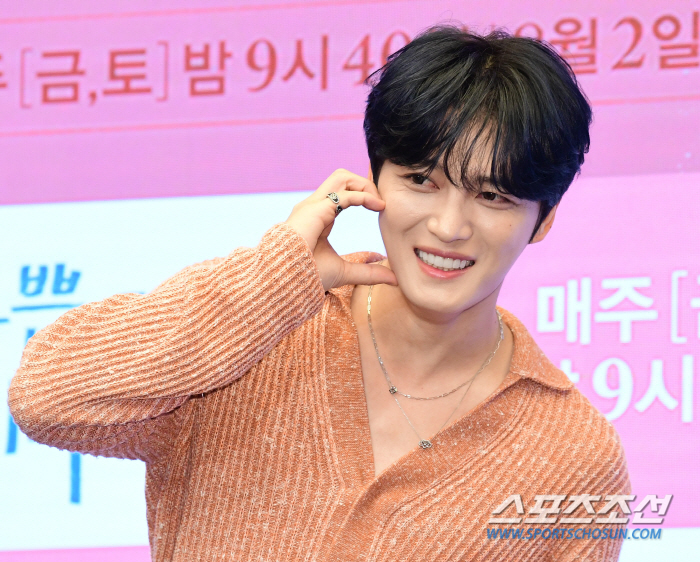 [포토] 김재중 '달콤한 볼하트'