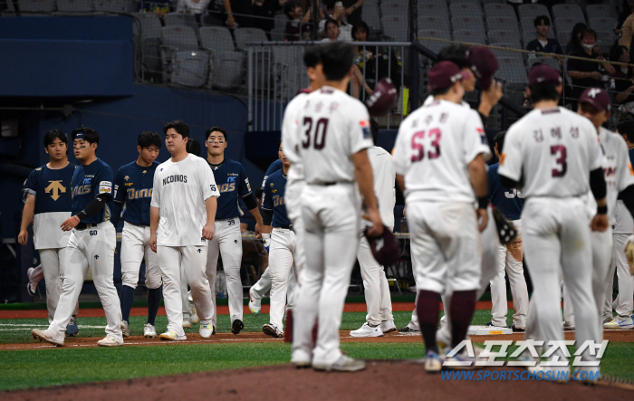 8-0 역전의 희생양, 언제까지 비극의 주인공만 될 거냐...도슨 비보에…