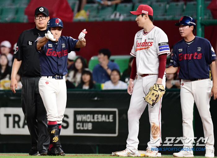 '실책 유발자' 전력질주로 만든 동점 황성빈, 타격부진 만회하는 폭발적인…