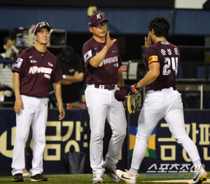 1위 스윕에 상대전적 9승3패 절대 우위. 그래도 이승엽은 키움을 경계했는데... 결과는 키움 6대4 승리. 홍원기 감독 