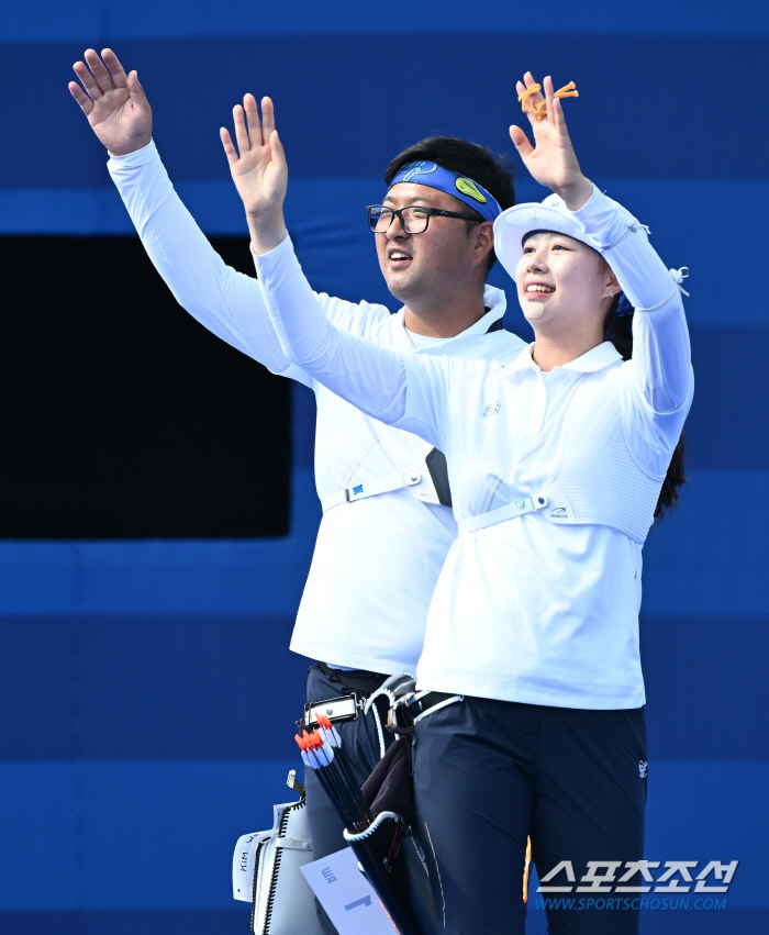 '역시 세계 최강 듀오' 김우진-임시현, 혼성전서 퍼펙트 금메달 '2관왕…