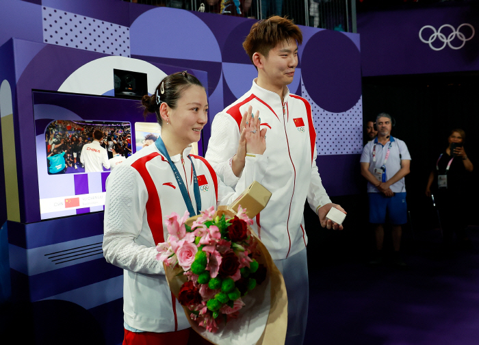 [올림픽]금메달 현장의 '깜짝 프러포즈' 연일 세계적 화제…인생 파트너 …