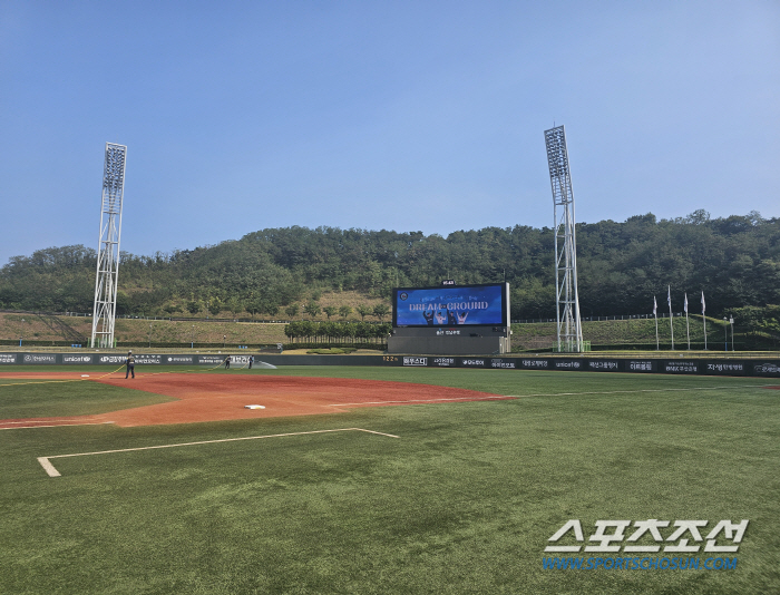 '살인 더위'에도 경기 강행, 염경엽 감독 격노 "슬라이딩 하면 화상 입…