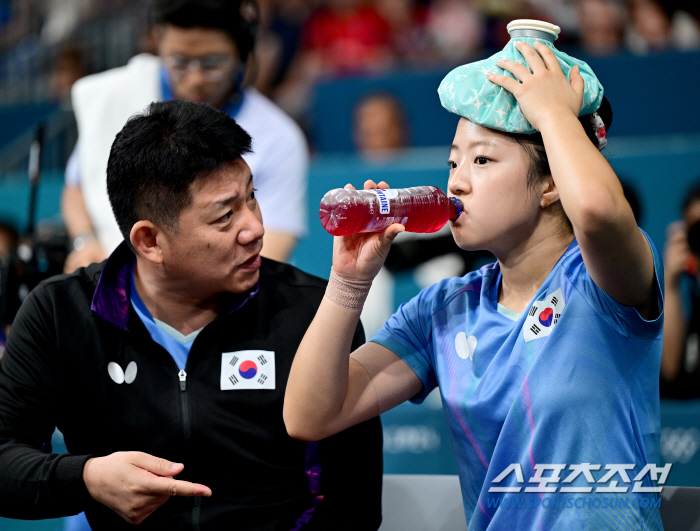 "울지마!잘했어,신유빈" 日톱랭커에 2대4패,20년만의 女단식 동메달 불…