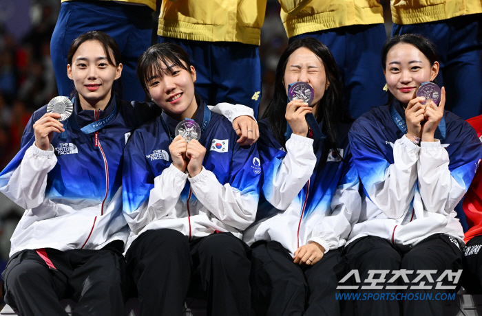 "아빠 나 벌써 올림픽 메달 2개 땄어!" '女펜져스'윤지수→ 父윤학길 …