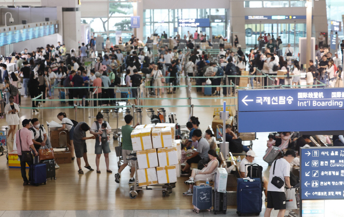 해외여행 간다면 '예방접종' 체크…동물 접촉·길거리 음식 피해야