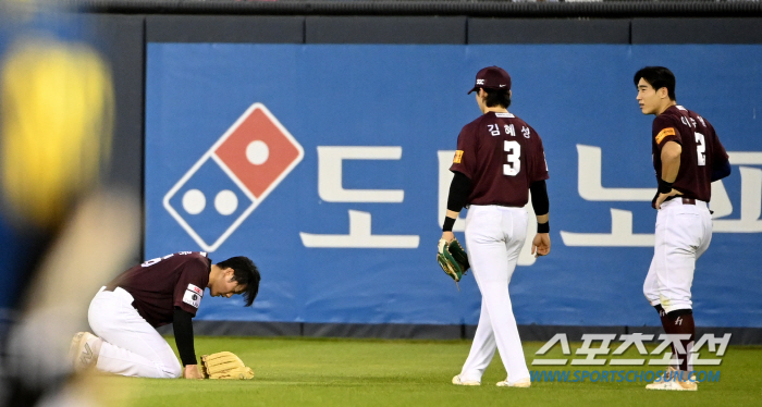 '아찔하네' 타구 향해 몸 날리다 위험한 충돌, 임병욱과 이주형의 가슴 …