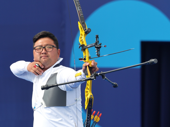 "이런게 쪼는맛" 김제덕,마지막 짜릿 10점...男태극궁사 3인 전원 8…